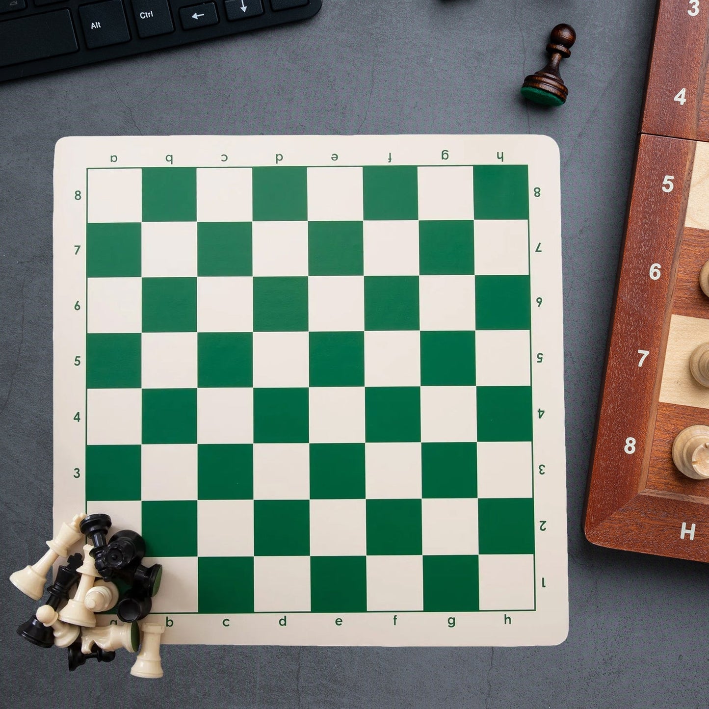 Small Premium Portable Chess Set Plastic Chess Pieces (1 Set)
